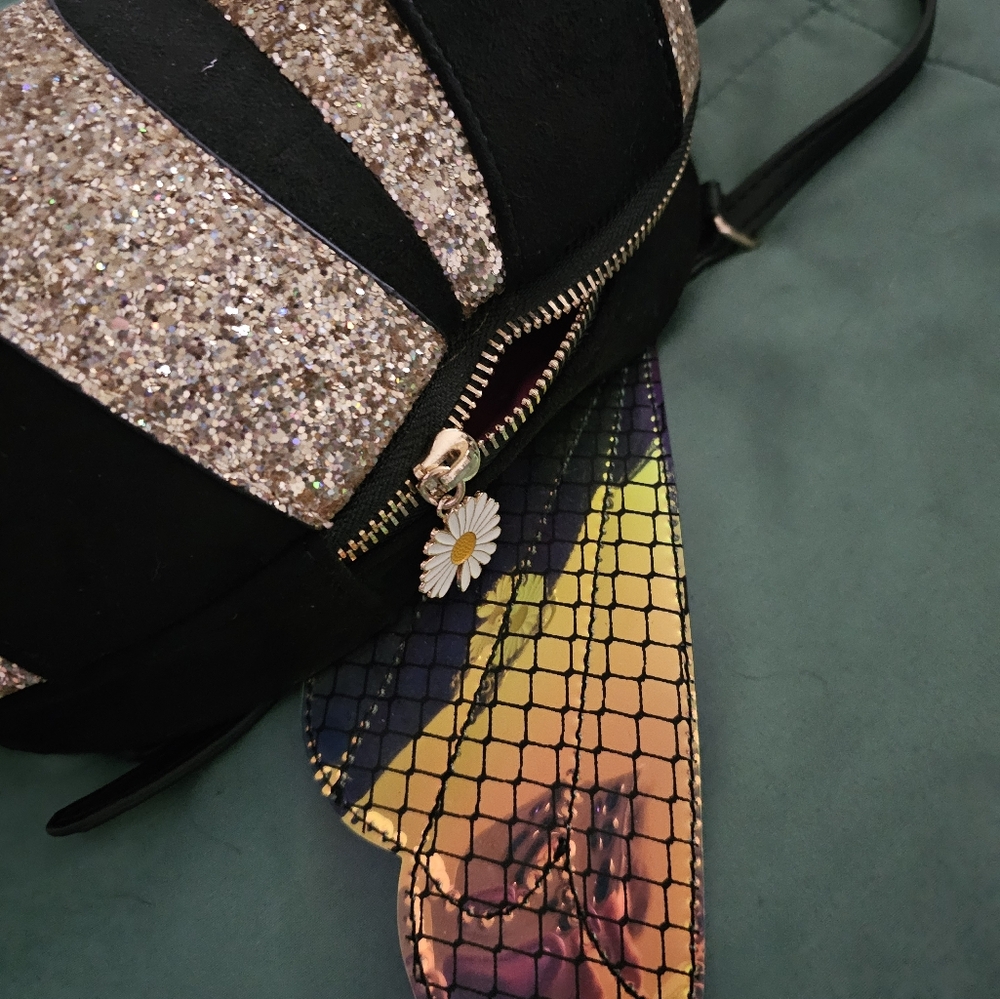 Betsey Johnson Bee Convertable Backpack / Crossbo… - image 6